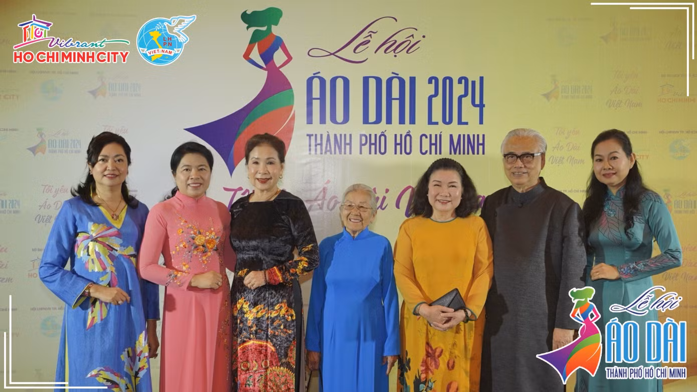Lễ hội áo dài TPHCM lần thứ 10 với chủ đề Tôi yêu áo dài Việt Nam do Sở Du lịch TPHCM phối hợp Hội liên hiệp phụ nữ Việt Nam TPHCM tổ chức diễn ra từ 7-17/3. Chương trình nhằm tôn vinh, lan tỏa và phổ biến áo dài đến đông đảo người dân Việt Nam.