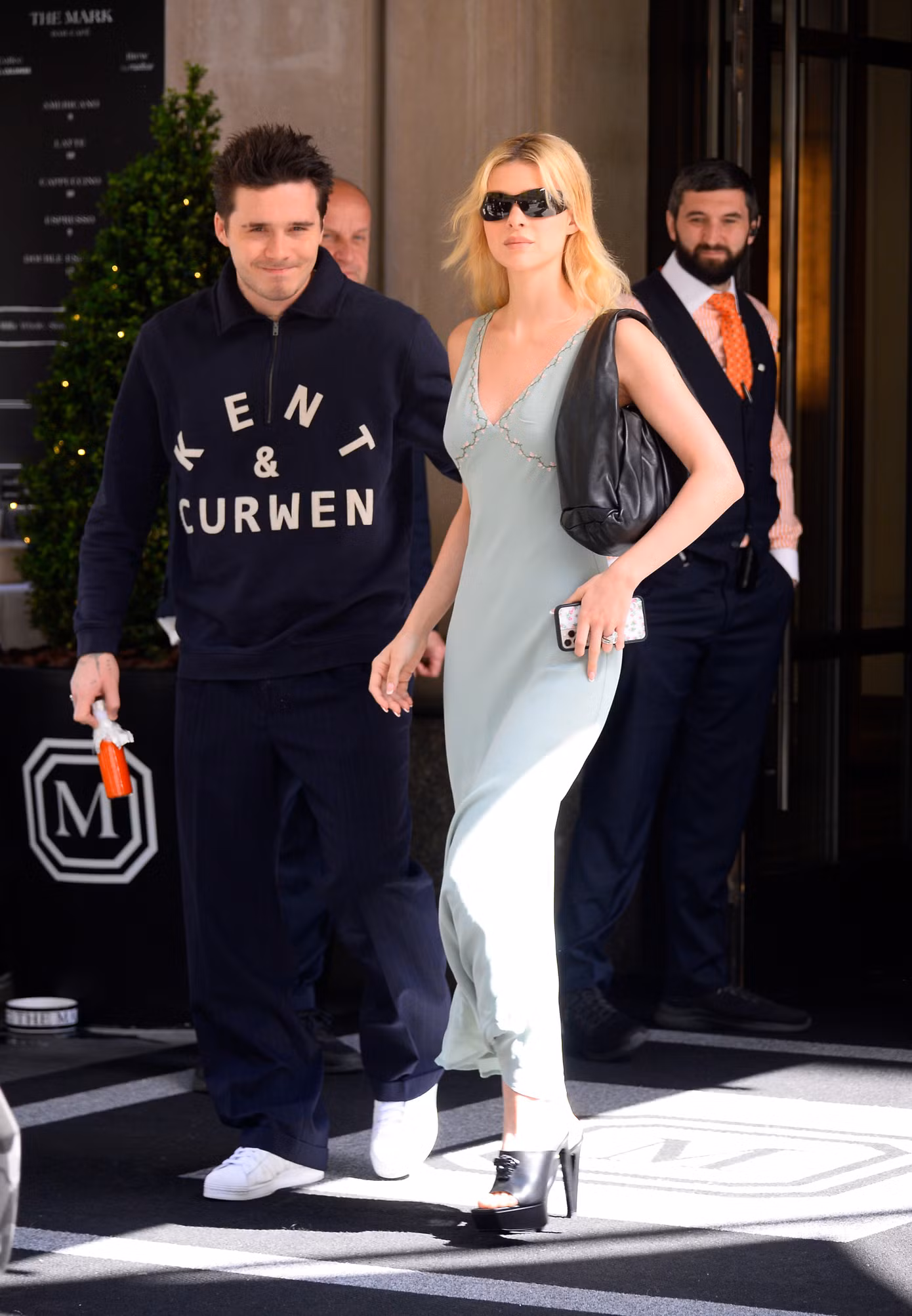 Truyền thông cho rằng Brooklyn Beckham và Nicola Peltz muốn xây dựng hình ảnh giống bố mẹ.