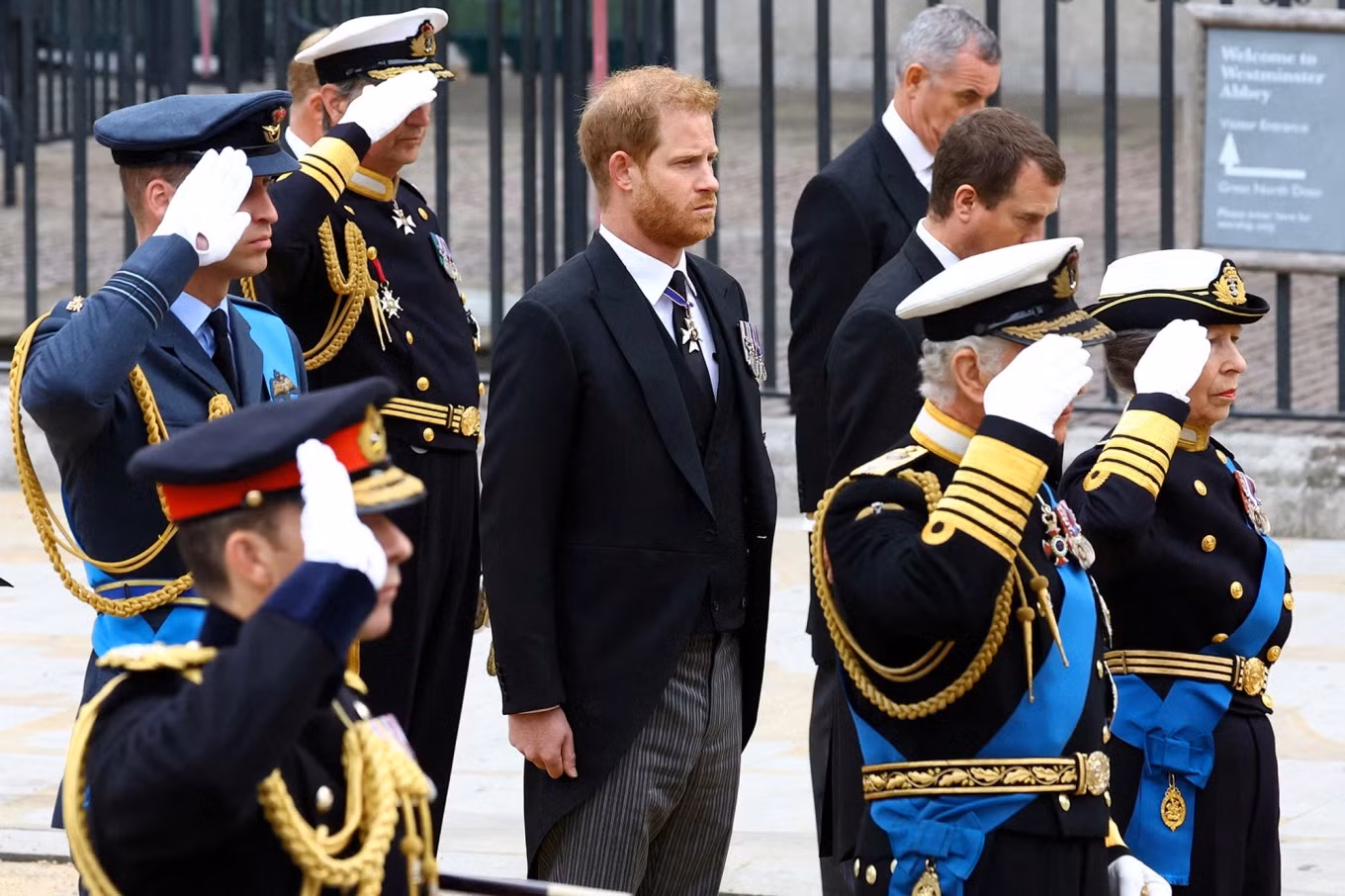 Harry trong tang lễ của Nữ hoàng Elizabeth Đệ nhị.