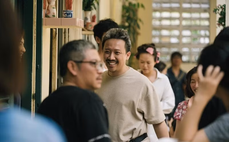 Trấn Thành trên phim trường Mai - tác phẩm đang giữ kỷ lục phim Việt có doanh thu cao nhất mọi thời với hơn 520 tỷ đồng.