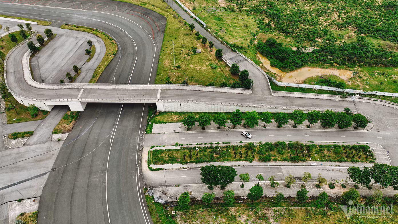 Khu đất diện tích 12,86 ha vốn thuộc quyền quản lý, sử dụng lâu dài của Khu Liên hợp Thể thao Quốc gia Mỹ Đình, từ lâu trở thành khu đất hoang hóa, không thể sử dụng vào mục đích khác.