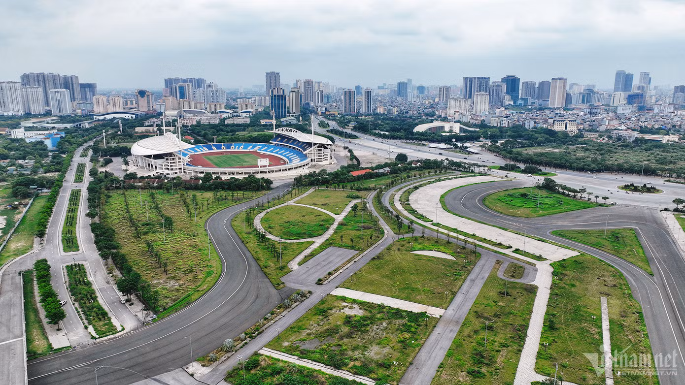 Trước đó, vào tháng 2/2020, đường đua Hà Nội hoàn tất thi công toàn bộ 5,607km và các hạng mục cố định đi kèm sau hơn 11 tháng thi công. Đến tháng 10/2020, đơn vị tổ chức thông báo hủy chặng đua này do ảnh hưởng của đại dịch Covid-19 trên toàn cầu. Đến cuối tháng 3/2021, Hà Nội có công văn số 2009 về việc hủy toàn bộ lịch trình tổ chức giải đua xe tốc độ giai đoạn 2022-2029.