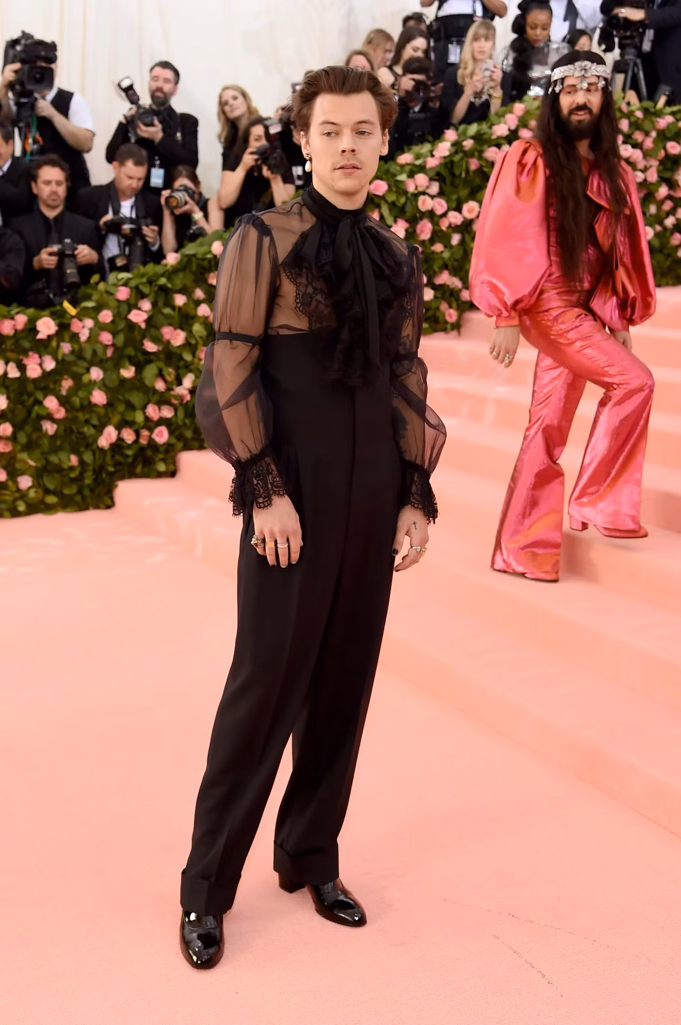 Sau Met Gala 2019, Harry Styles không ngại thể hiện hình ảnh nữ tính tuyệt đối.