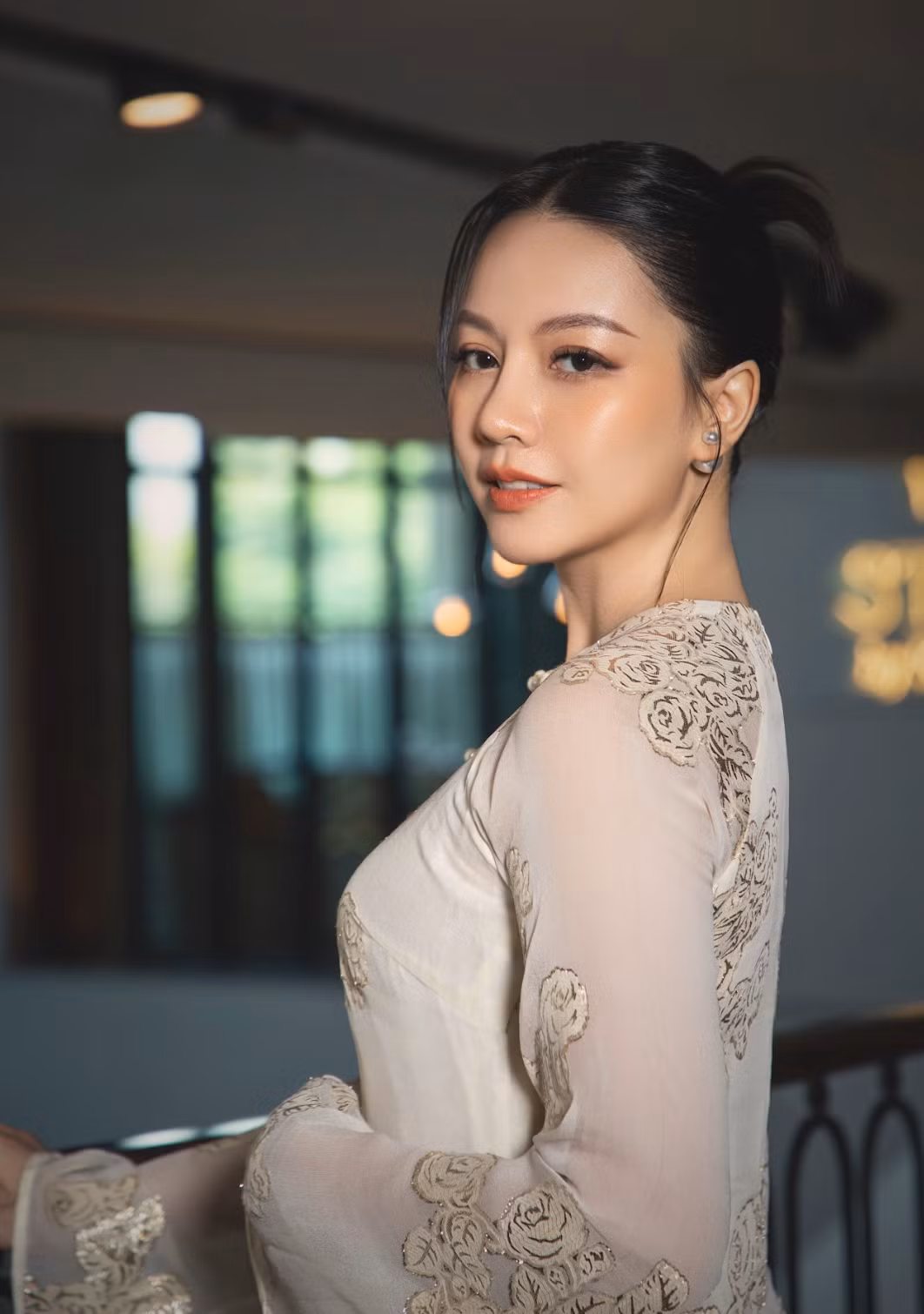 Tư Mắm của Đất rừng phương Nam cho biết cô là người yêu áo dài, luôn đầu tư trang phục truyền thống của Việt Nam mỗi khi có dịp. Những năm qua, cô theo dõi thông tin về lễ hội áo dài và ấn tượng với ý nghĩa của chương trình. "Tôi vinh dự khi được trao cơ hội này. Với vai trò đại sứ, tôi sẽ đồng hành cùng nhiều hoạt động của lễ hội và tích cực quảng bá hình ảnh tà áo dài Việt Nam", nữ diễn viên chia sẻ thêm.