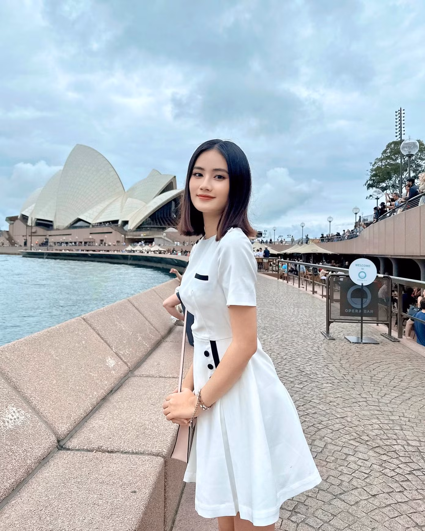 Hình ảnh hiện tại của Hoa hậu Ý Nhi.