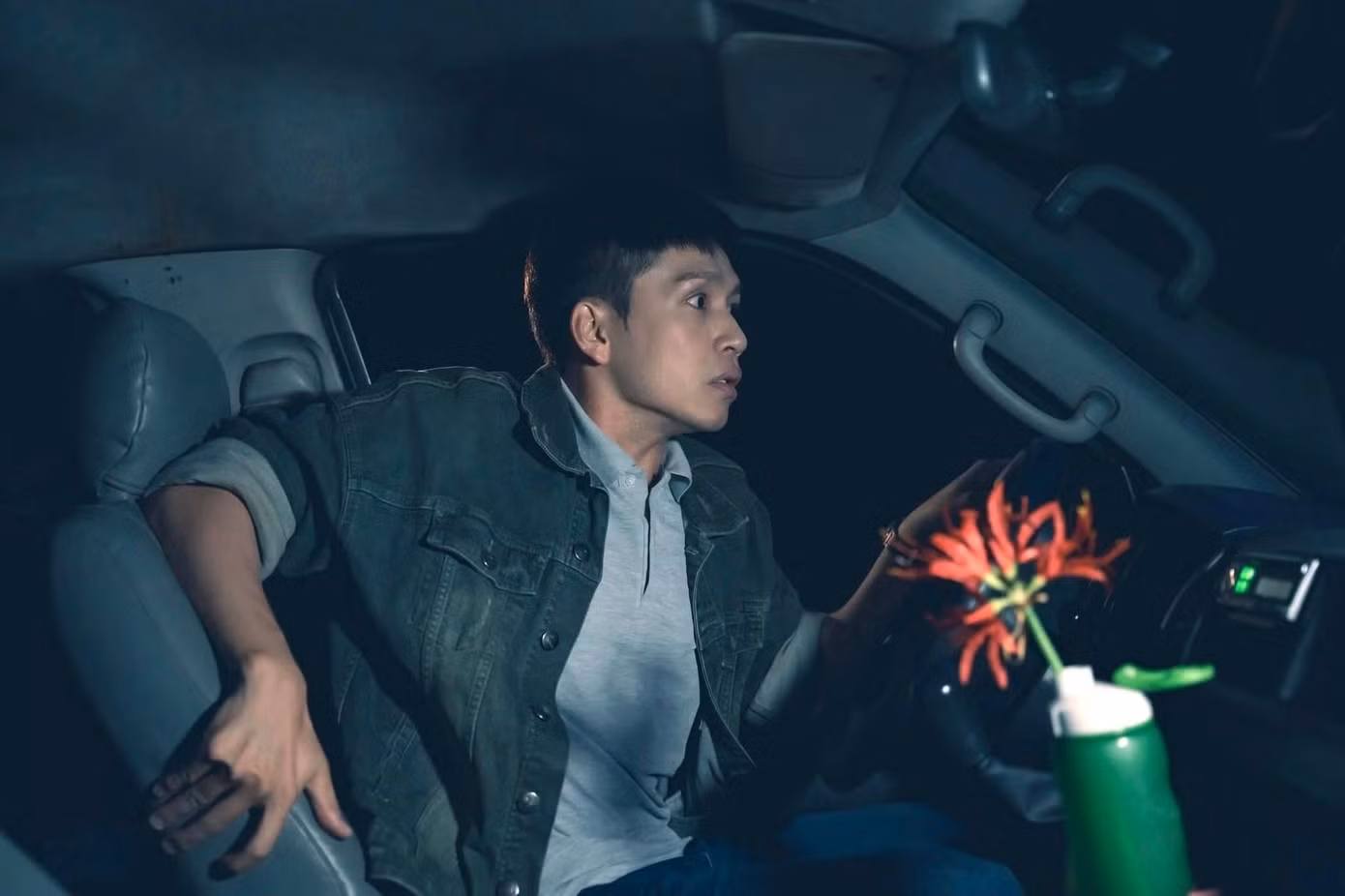 Trước Âm dương lộ, loạt phim đề tài kinh dị, tâm linh gồm Quỷ nhập tràng, Đèn âm hồn và Nhà gia tiên (hình ảnh từ trái sang) đều thắng lớn, thu hơn trăm tỷ đồng.
