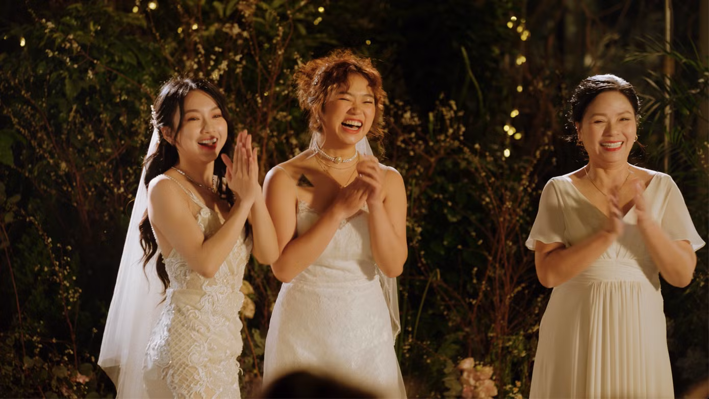 Hình ảnh những đôi vợ chồng trong MV Em đồng ý của Đức Phúc được nhiều người đồng cảm.