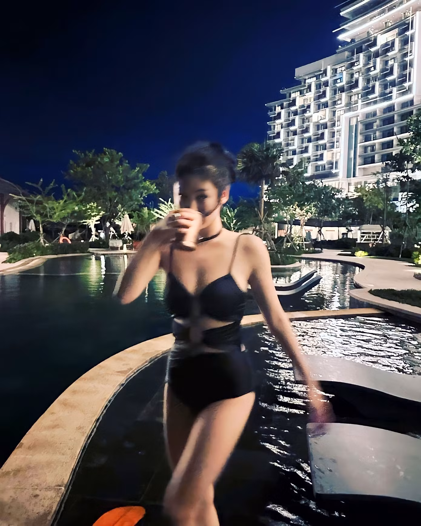 Ningning đăng ảnh thưởng thức món ngon Việt Nam.