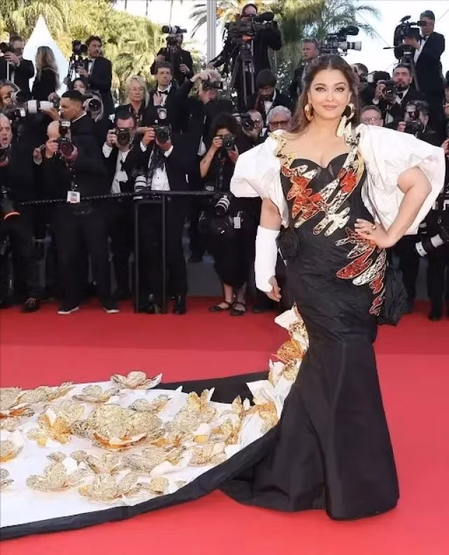 Hai bộ trang phục cồng kềnh của Hoa hậu Aishwarya Rai trên thảm đỏ LHP Cannes 2024.