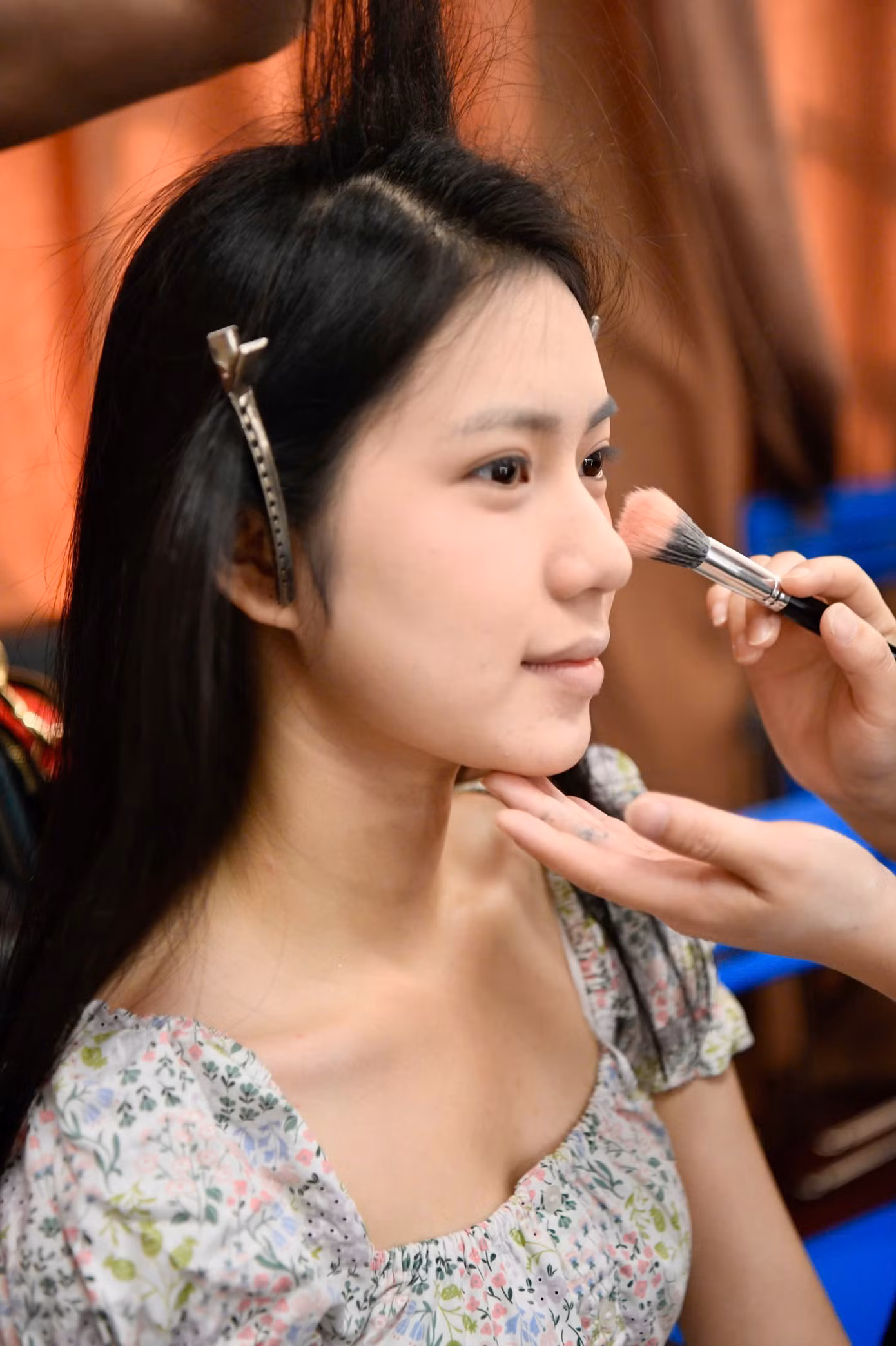 Chuyên gia cho biết ê-kíp trang điểm trên tinh thần giữ lại nét đẹp tự nhiên, hồn Việt cho thí sinh, hướng đến đêm chung khảo rạng rỡ, tôn vinh nét đẹp tự nhiên của phụ nữ Việt Nam.