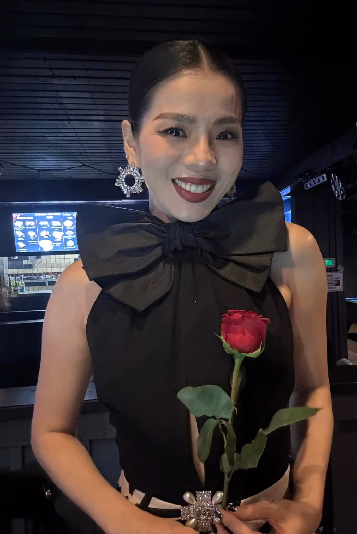 Lệ Quyên đăng ảnh tự chụp bằng camera thường.