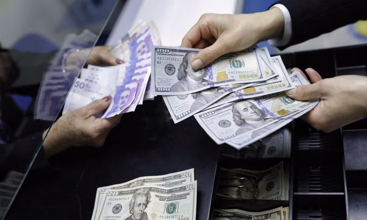 Hàng loạt lo lắng về các cuộc đàm phán trần nợ của Mỹ khiến đồng USD biến động.