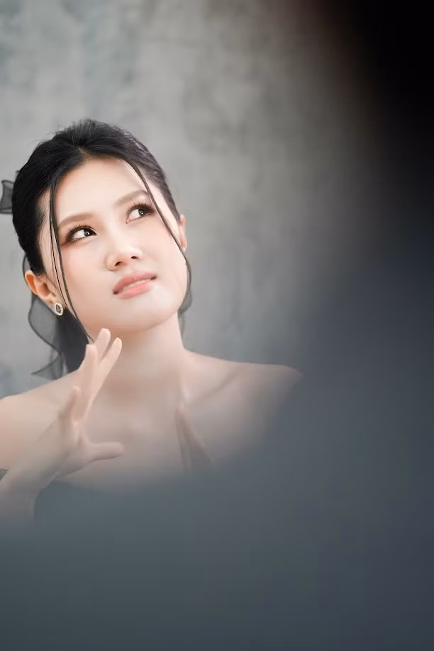 "Nếu đăng quang Hoa hậu Việt Nam 2024, tôi mong muốn quảng bá du lịch miệt vườn tại Vĩnh Long. Du lịch miệt vườn là điều mới mẻ, tôi cần lan tỏa nhiều hơn cho quê hương mình", Thùy Nhiên nói thêm.