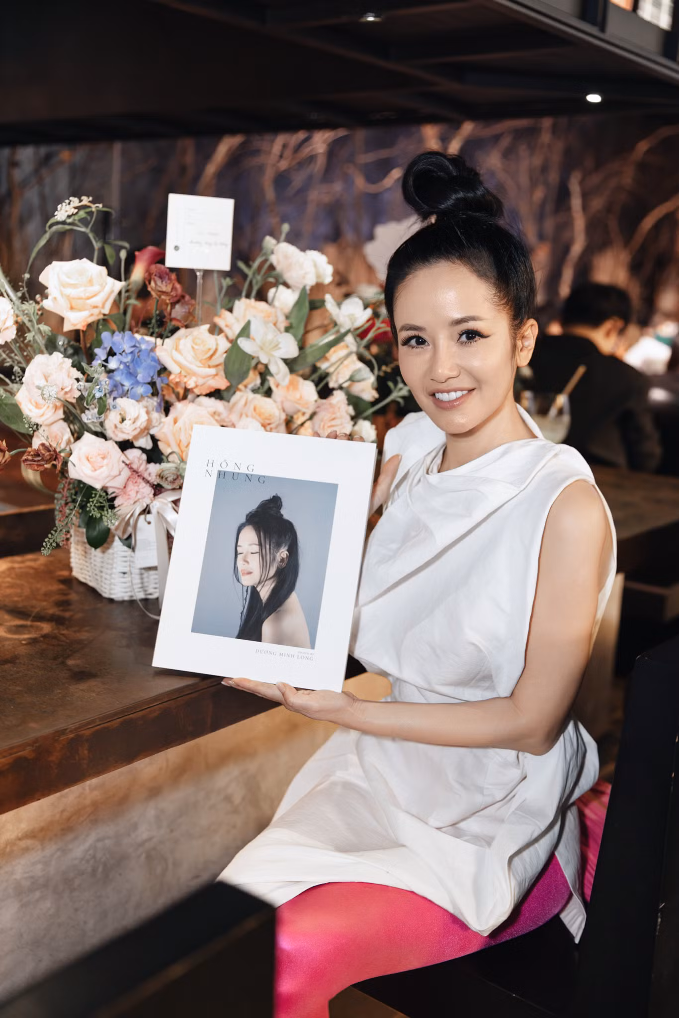 Hồng Nhung kể chuyện về đời, về nhạc sĩ Trịnh Công Sơn và những điều cô từng gặp trong đời. Hồng Nhung kể chuyện về đời, về nhạc sĩ Trịnh Công Sơn và những điều cô từng gặp trong đời.