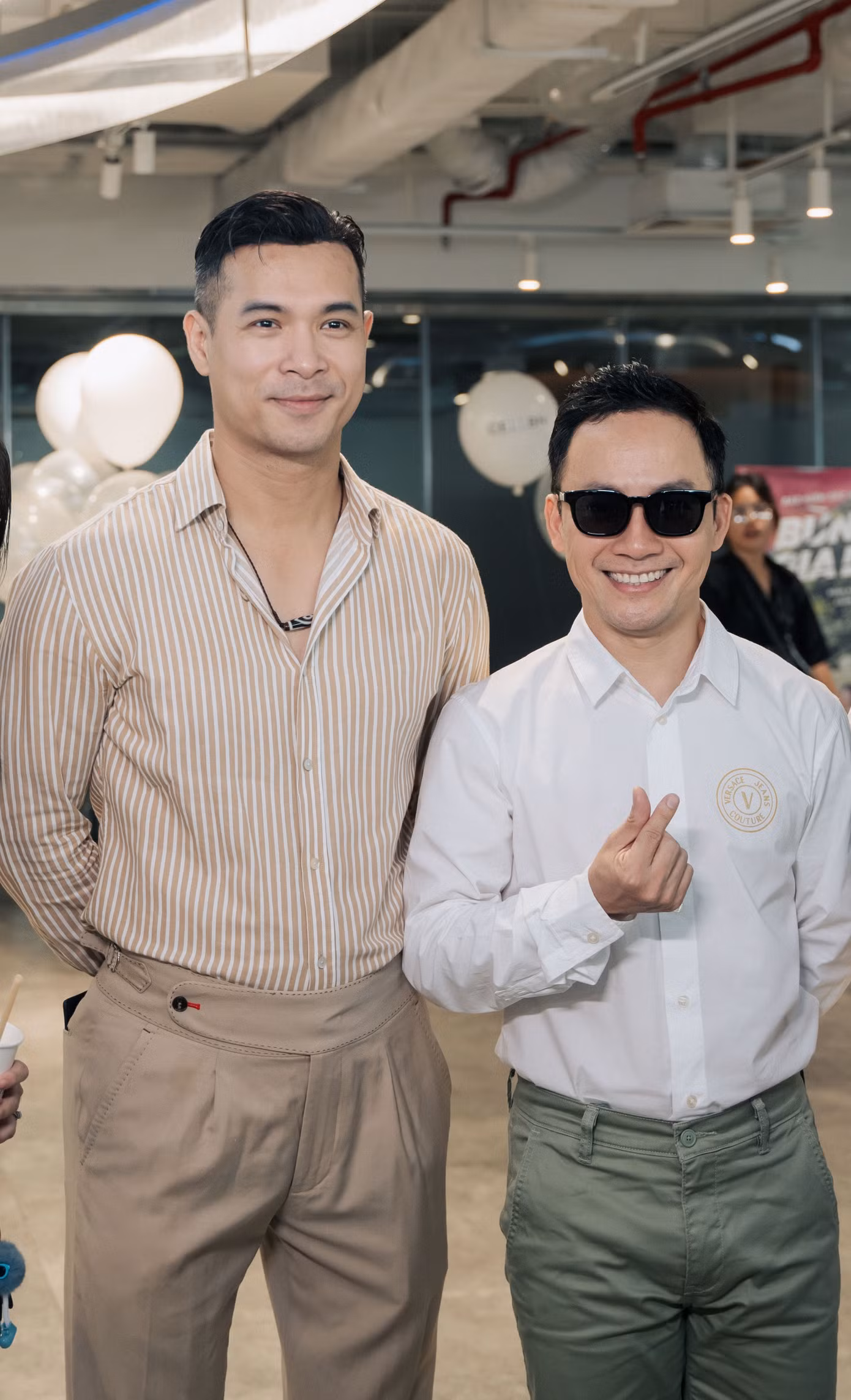 Ngày 6/10, dàn anh tài hội ngộ tại sự kiện mừng Tiến Đạt phát triển sự nghiệp kinh doanh sau khi được chú ý ở chương trình Anh trai vượt ngàn chông gai. Trước khi đến mừng Tiến Đạt, Trương Thế Vinh là một trong ba anh tài bị loại trong tập phát sóng ngày 5/10.