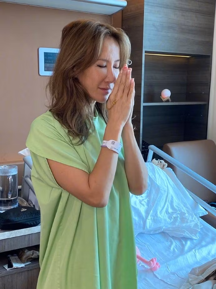 Coco Lee qua đời trong bệnh tật.