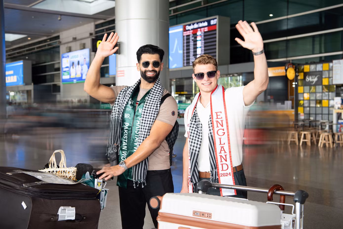 Ngay khi đáp sân bay Tân Sơn Nhất, Mr World Pakistan cho biết người Việt Nam thân thiện, thời tiết dễ chịu. "Tôi đang sống tại Anh, thời tiết ở đó rất lạnh. Hiện tại tôi cảm nhận được khí hậu ấm áp của Việt Nam. Tôi mong chờ được khám phá văn hóa, thưởng thức ẩm thực nơi đây", Nam vương Thế giới Pakistan chia sẻ.