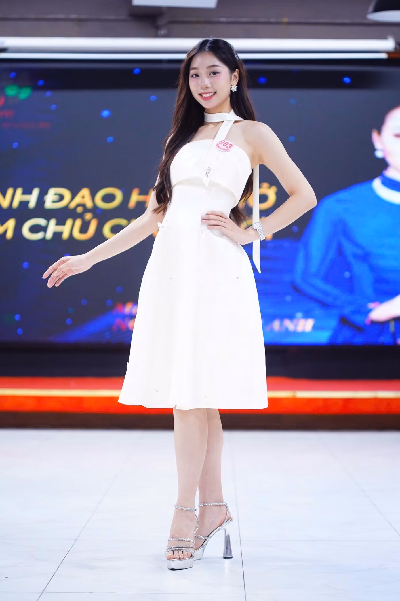 Thùy Dương có lợi thế học thức khi theo học cùng lúc ĐH Ngoại thương và ĐH Kinh tế Quốc dân.