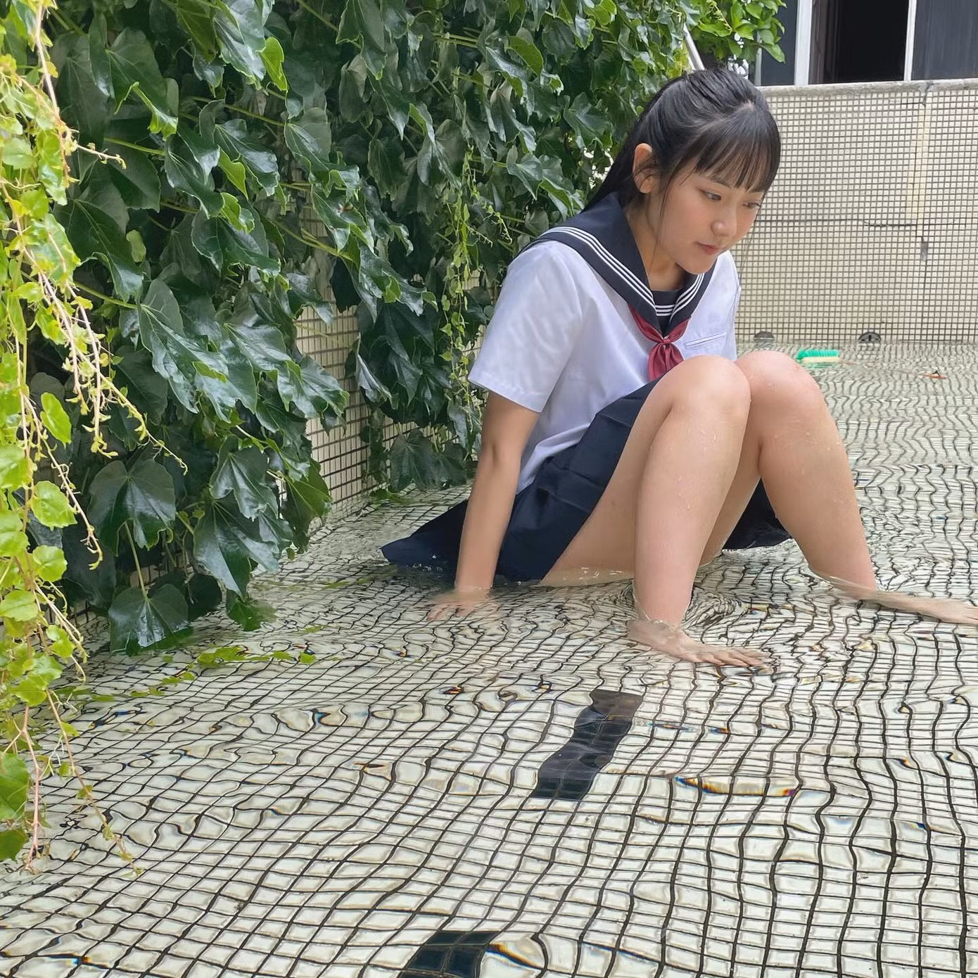 Người mẫu Nhật Bản rời giới giải trí vì bị quấy rối. Người mẫu Nhật Bản rời giới giải trí vì bị quấy rối.