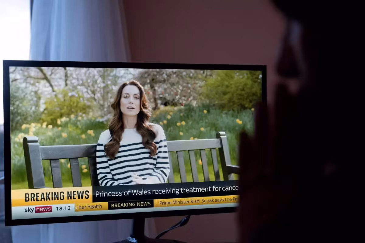Kate Middleton bị buộc phải công bố thông tin đang điều trị ung thư.