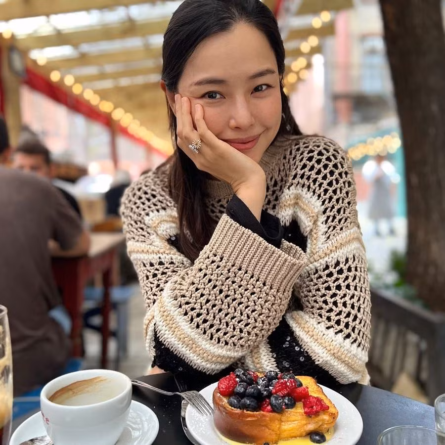 Nhan sắc của Honey Lee ở tuổi 40.
