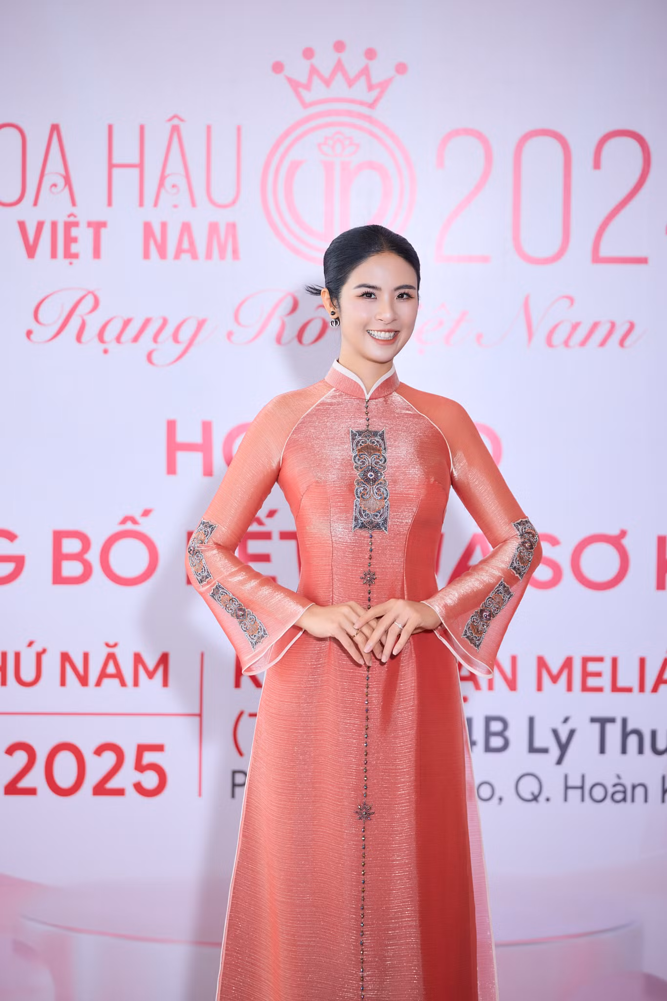 Các người đẹp bước ra từ cuộc thi Hoa hậu Việt Nam gồm Nguyễn Thị Huyền, Ngọc Hân, Thanh Thủy và Ngọc Hằng (từ trái sang).