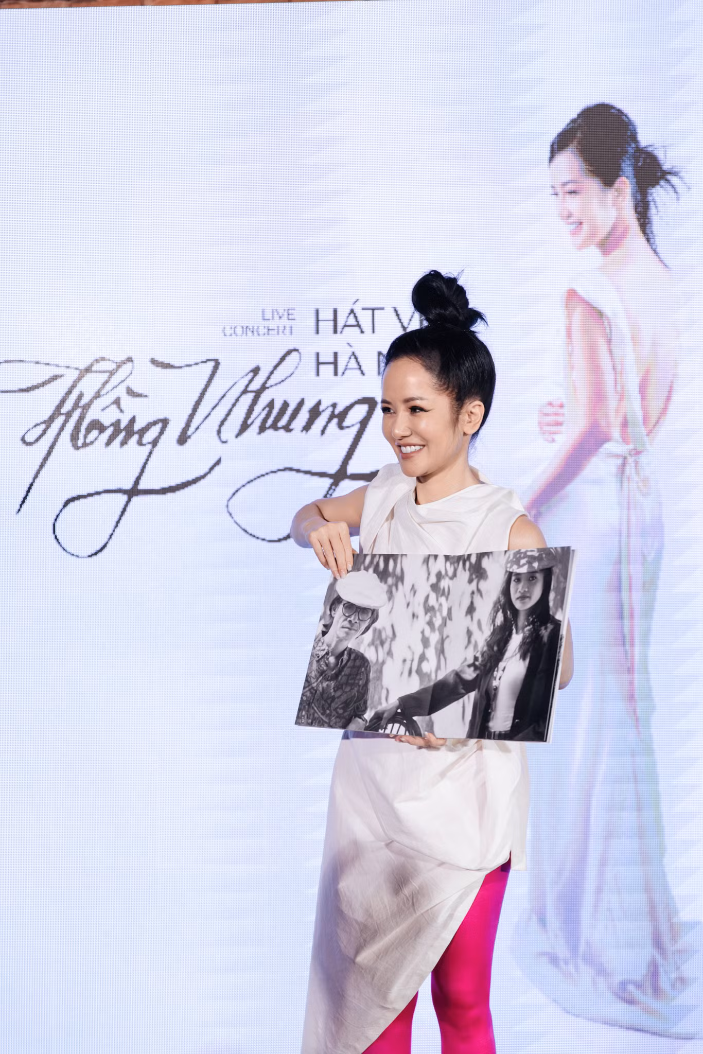 Hồng Nhung kể chuyện về đời, về nhạc sĩ Trịnh Công Sơn và những điều cô từng gặp trong đời. Hồng Nhung kể chuyện về đời, về nhạc sĩ Trịnh Công Sơn và những điều cô từng gặp trong đời.