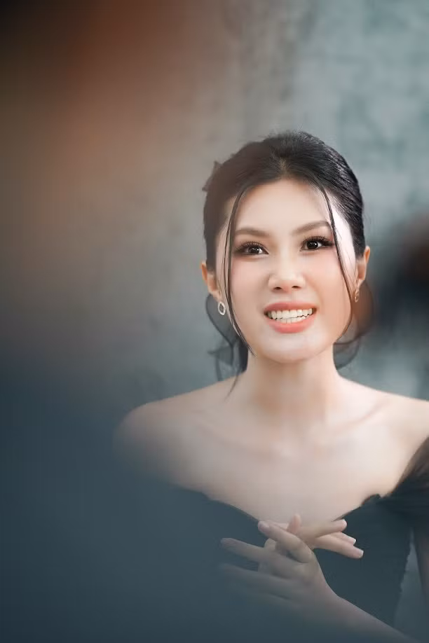 Để chọn ra 5 cái tên vào top 5 Hoa hậu Việt Nam, Thùy Nhiên gọi tên Minh Thu, Thanh Thảo, Linh Đan, một cô gái Huế. Cô gái đến từ Vĩnh Long cũng mong muốn bản thân được gọi tên vào top 5.