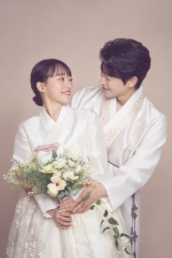 Bộ ảnh theo phong cách cổ điển và cận đại của Kang Doo Hyun và Bae Doo Hoon.