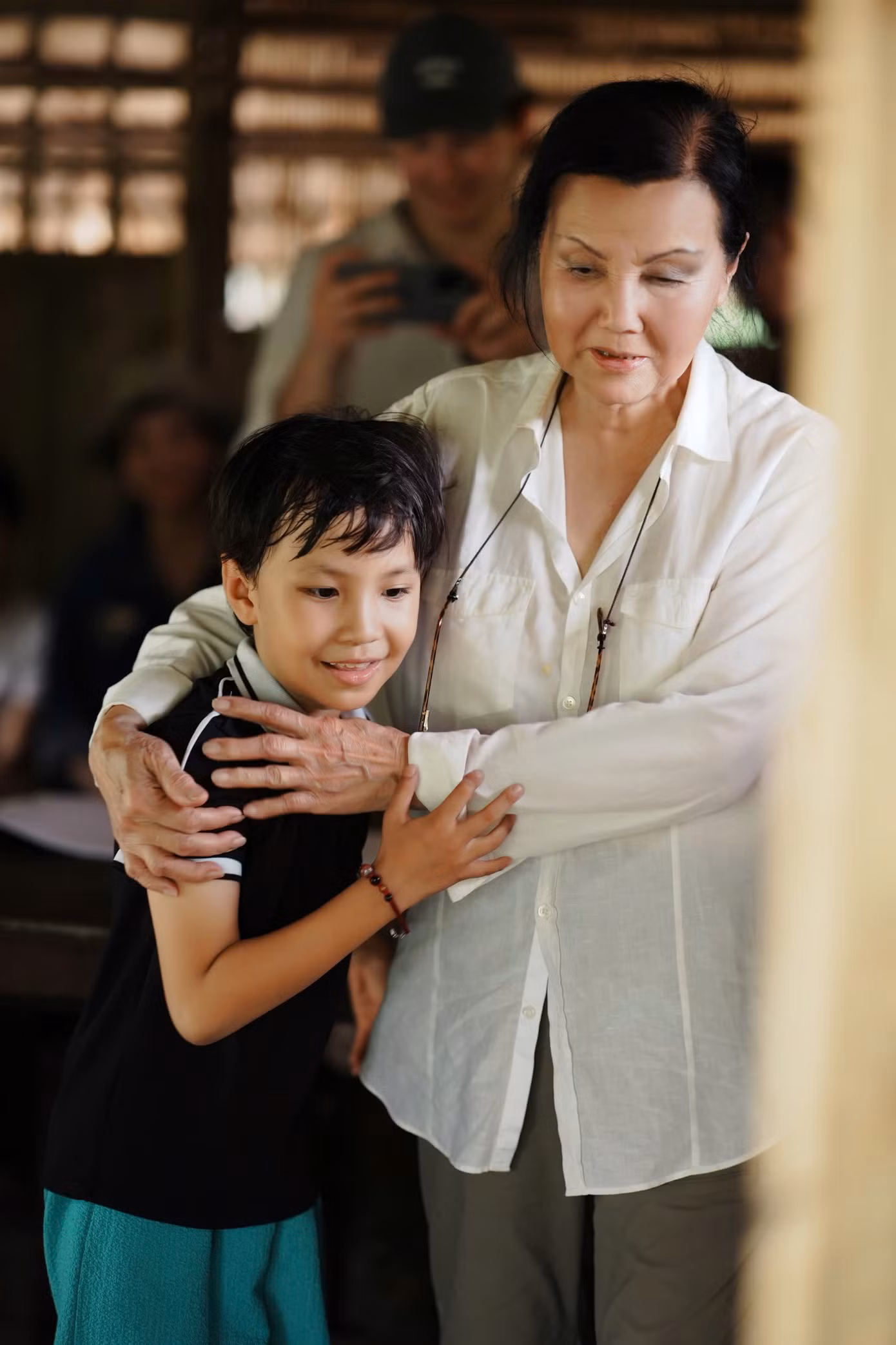 Diễn viên Kiều Chinh, Trương Ngọc Ánh, Uy Nhân học cách kết nối trong hậu trường phim Mỹ ghi hình tại Việt Nam.