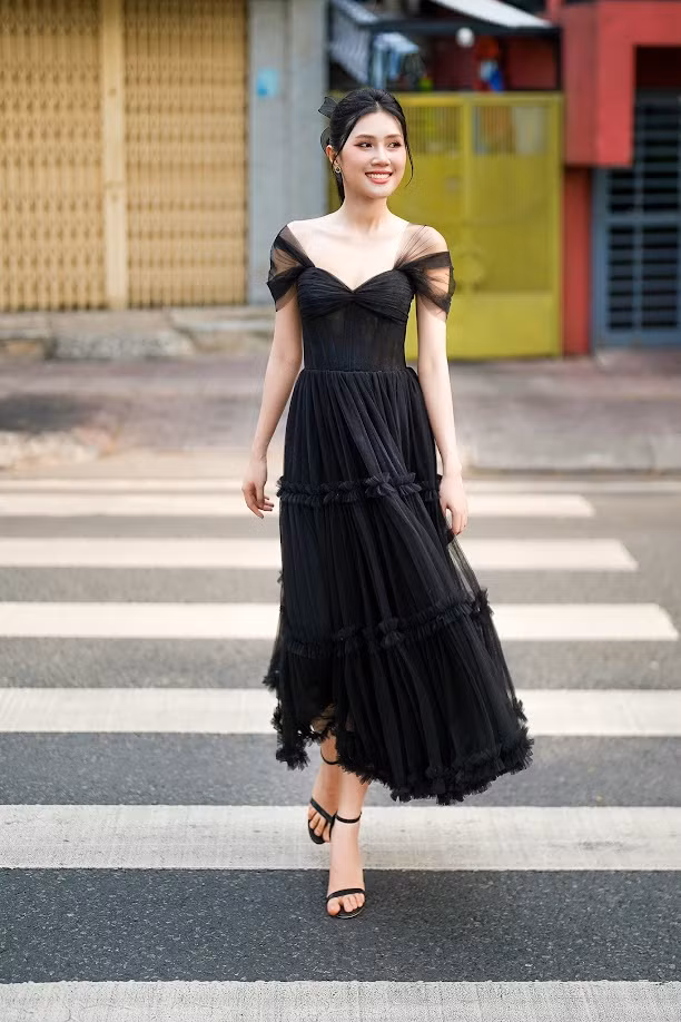 Đi thi Hoa hậu Việt Nam, điều Thùy Nhiên thấy ấm lòng nhất là mỗi ngày đều được mẹ gọi điện động viên. "Mẹ chia sẻ không đặt nặng con gái đi sâu đến đâu, hay phải vào top bao nhiêu. Mẹ chỉ mong tôi tận hưởng hành trình thật tốt", cô gái sinh năm 2002 nói.