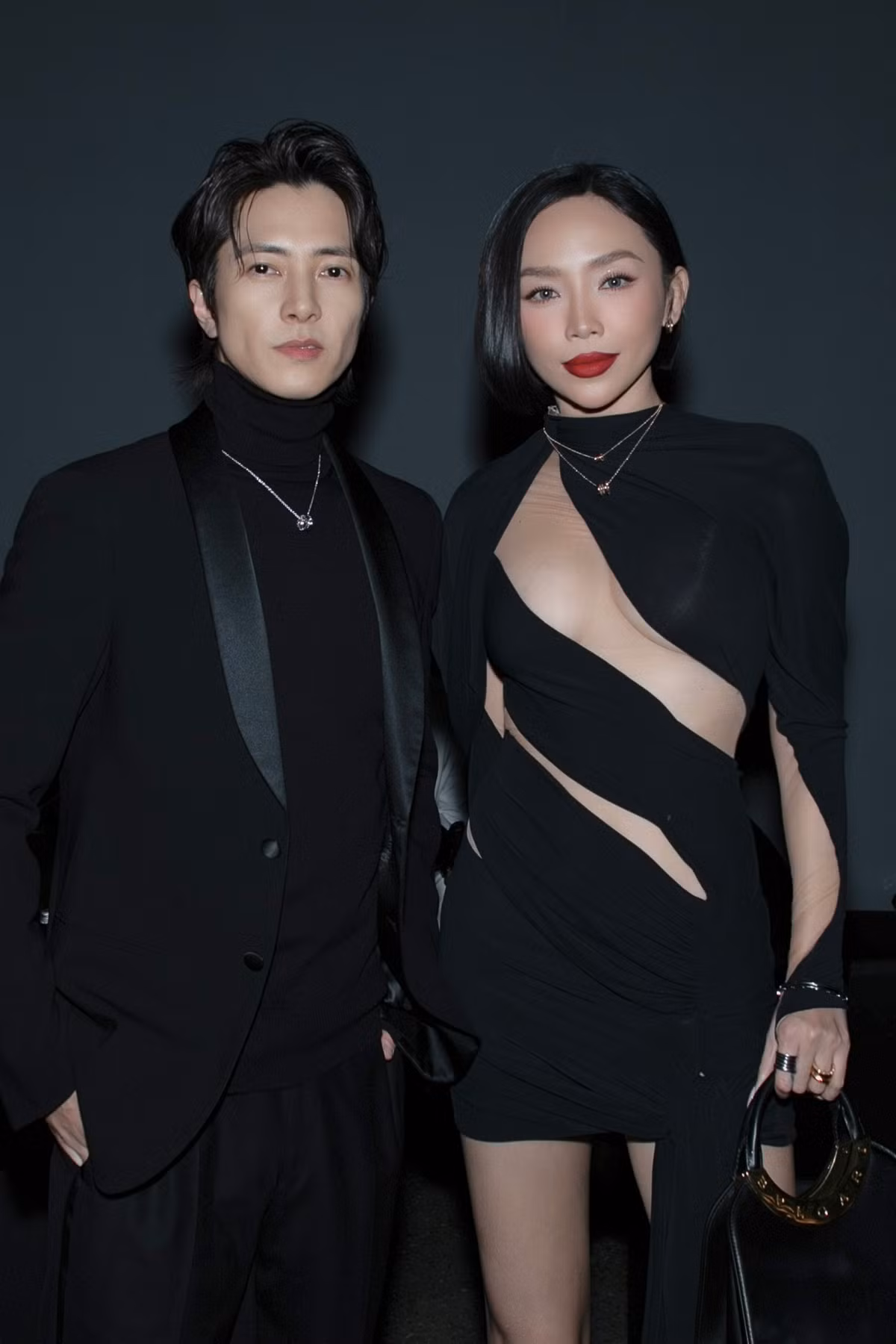 Giọng ca Có ai thương em như anh cho biết cô được mời dự sự kiện ở khu vực VIP. Vì vậy, khách mời hoàn toàn thoải mái, sẵn sàng chụp ảnh cùng nhau. "Chúng tôi giống như bạn bè, chỉ cần mở lời là có ảnh chụp cùng, giao lưu và cùng nhảy nhót", nữ ca sĩ nói thêm. Trong ảnh, cô chụp cùng tài tử người Nhật Yamashita Tomohisa.