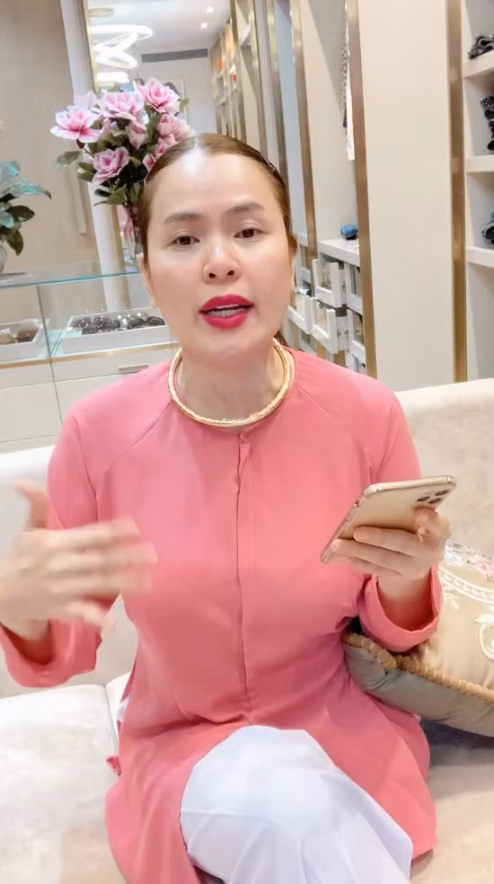 Phương Lê nhận lỗi vụ chế lời Quốc ca. Phương Lê nhận lỗi vụ chế lời Quốc ca.