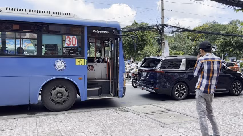 Chiếc xe buýt được cho là bị mất phanh trước khi xảy ra vụ va chạm.