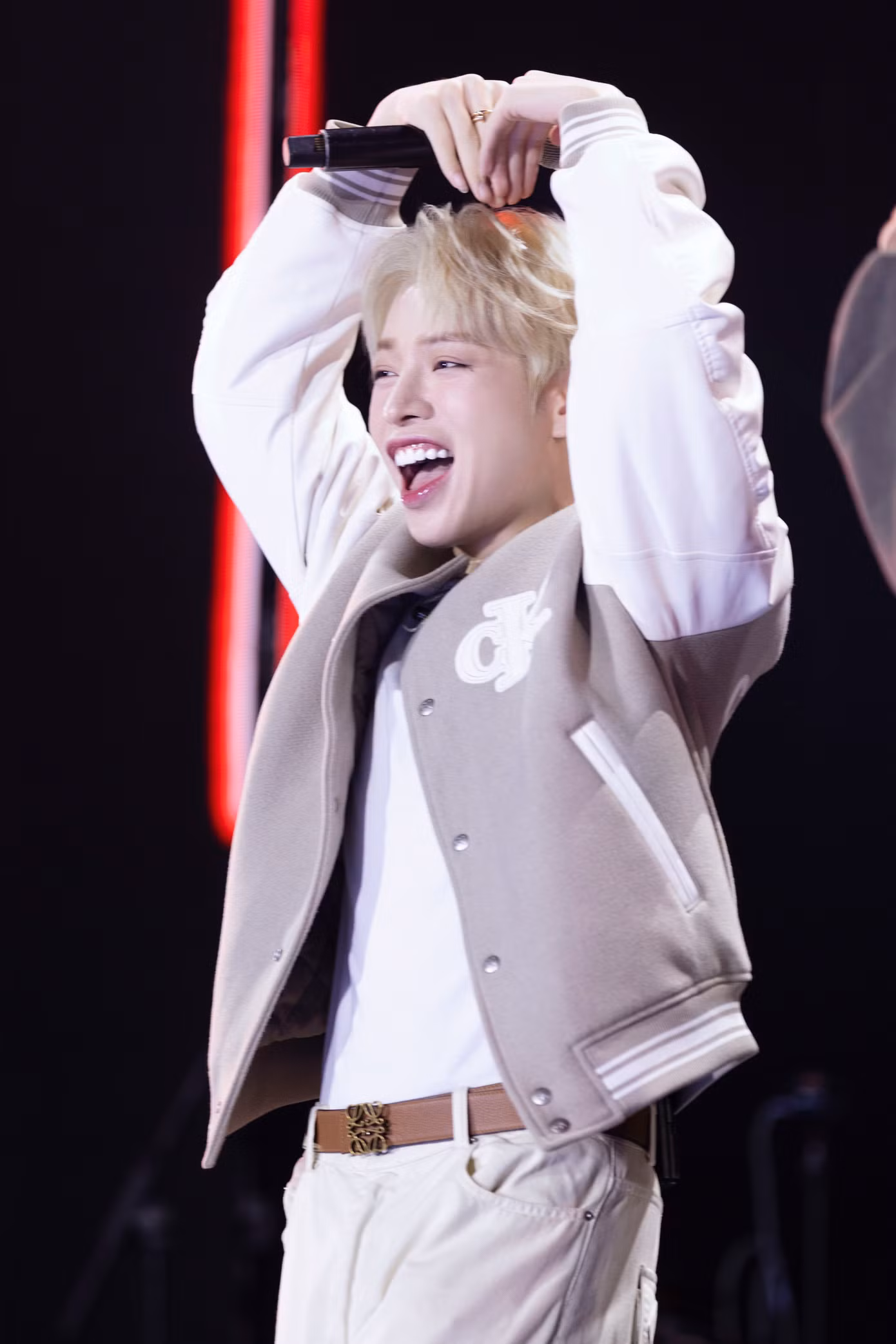 Erik và Đức Phúc trẻ trung tại concert dành cho sinh viên. Hai ca sĩ đang được chú ý sau khi tham gia chương trình Anh trai say hi.
