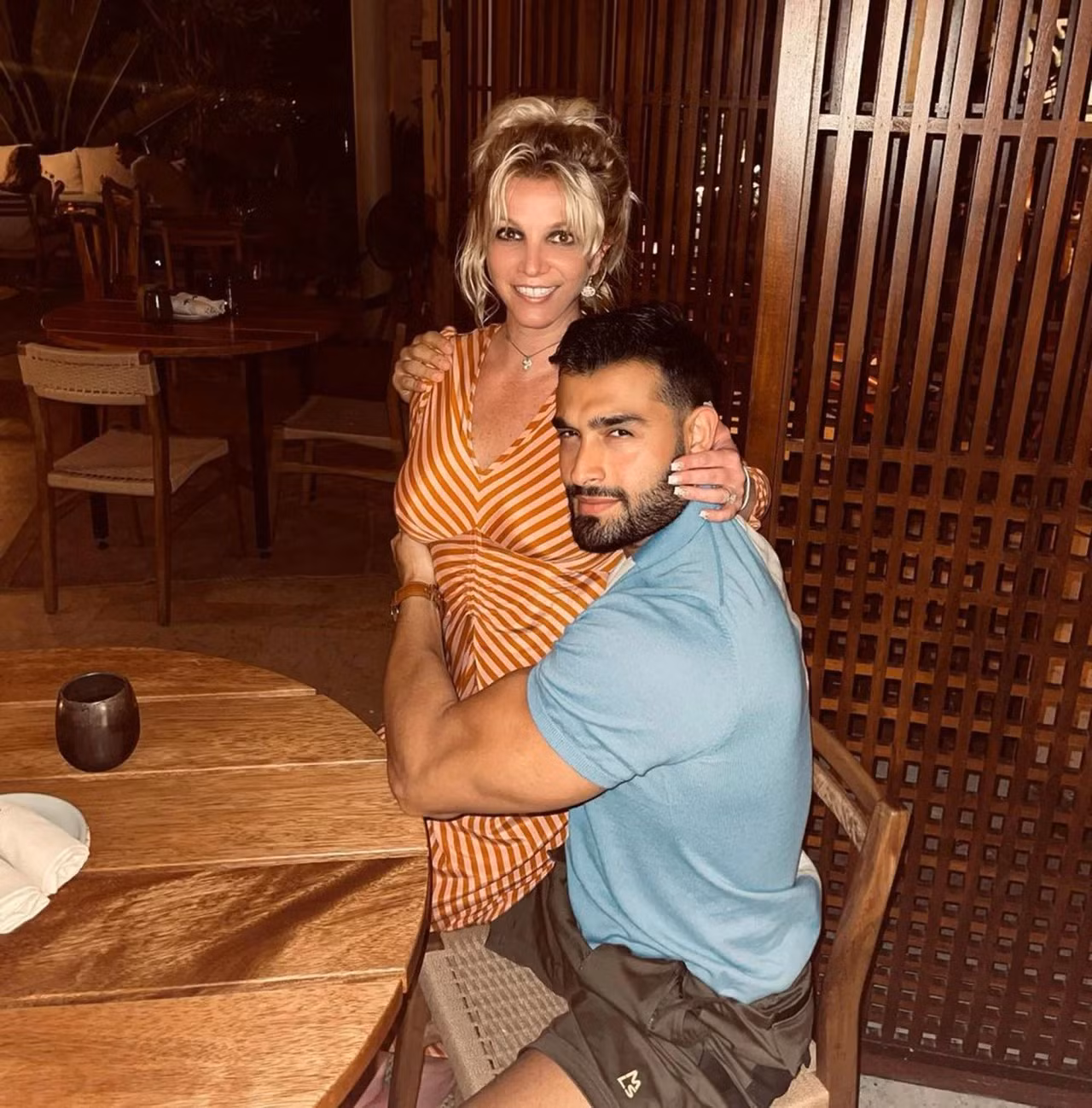 Britney Spears hiện sống cùng chồng Sam Asghari.