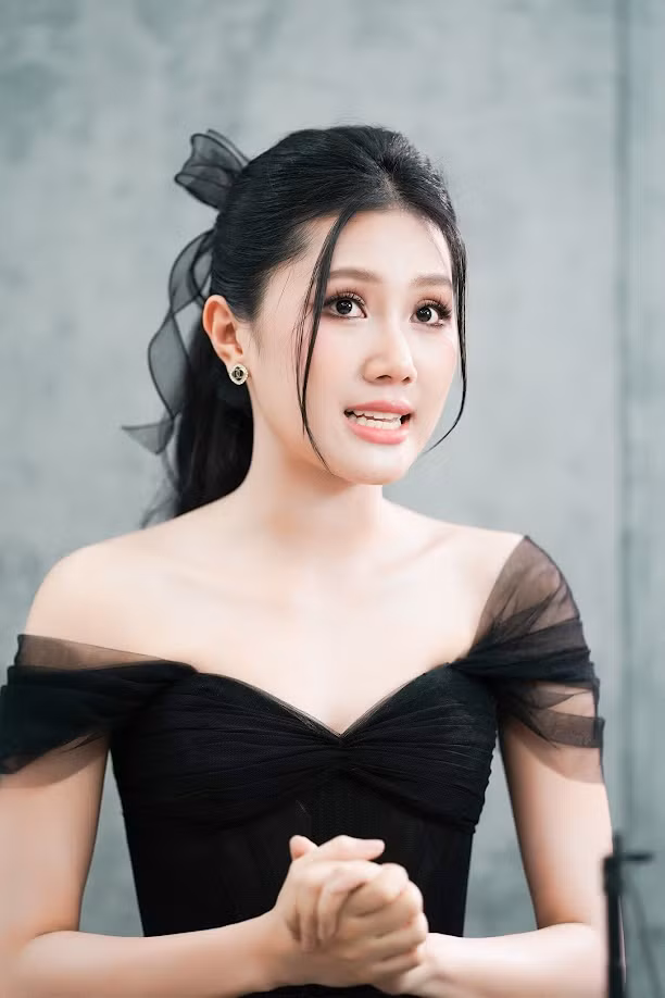 Để chọn ra 5 cái tên vào top 5 Hoa hậu Việt Nam, Thùy Nhiên gọi tên Minh Thu, Thanh Thảo, Linh Đan, một cô gái Huế. Cô gái đến từ Vĩnh Long cũng mong muốn bản thân được gọi tên vào top 5.
