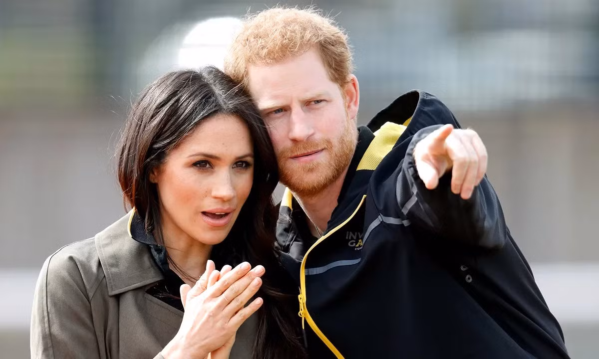 Meghan Markle liên tục nói không biết gì về Hoàng gia Anh trước khi cưới Harry.