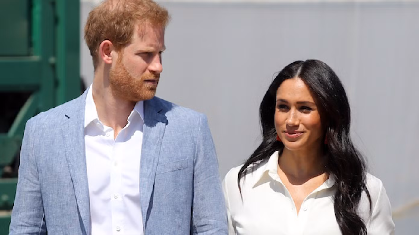 Bạn bè xa cách Harry vì không thích Meghan Markle.
