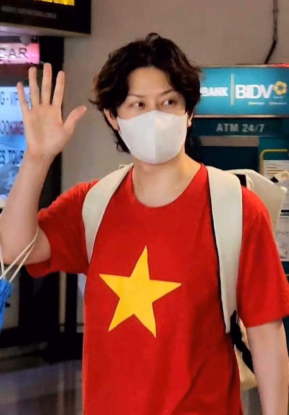 Thành viên nhóm Super Junior có mặt tại TPHCM tham dự sự kiện ngày 13/6. Anh di chuyển từ TPHCM đến Đà Nẵng để chuẩn bị cho đêm nhạc.