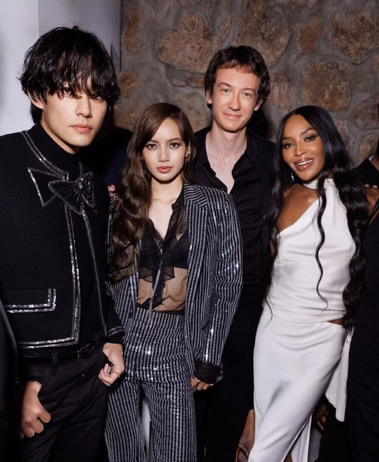Lisa và bạn trai dự sinh nhật của siêu mẫu Naomi Campbell hồi tháng 5. Hai người ít thể hiện tình cảm dù nhiều lần bị người hâm mộ soi khoảnh khắc hẹn hò.