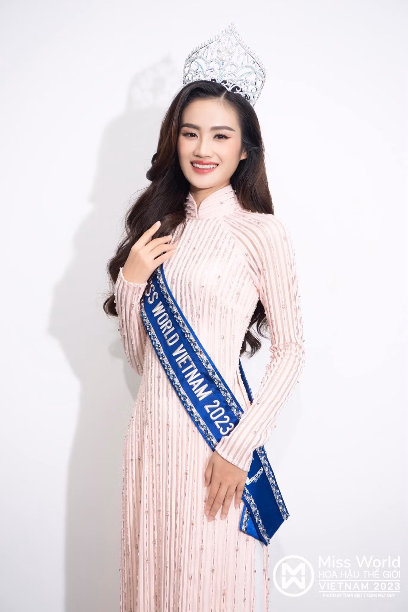 Ý Nhi hiến tóc, du học Australia hai năm.