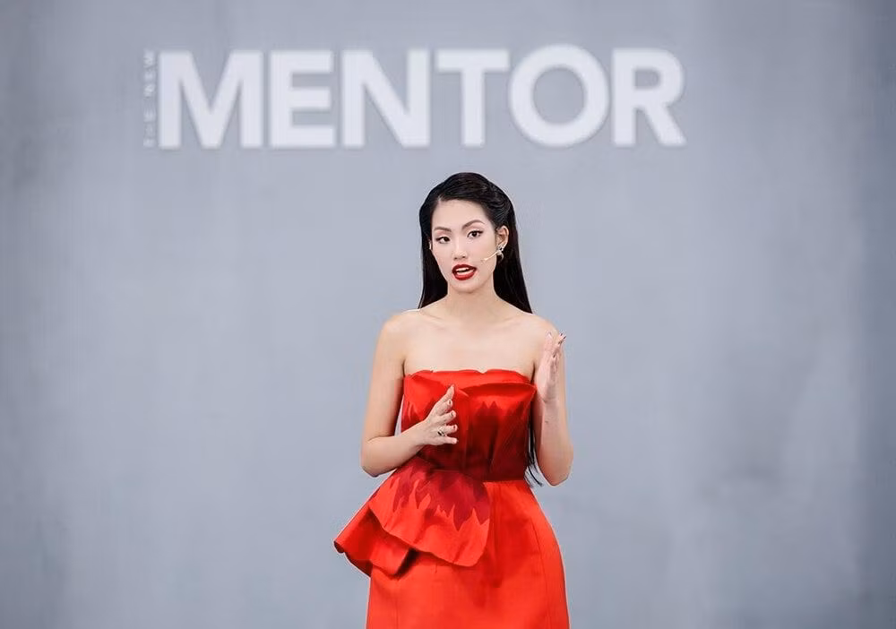 Người mẫu Lâm Châu từng bị tẩy chay vì thái độ với người mẫu lớn tuổi.