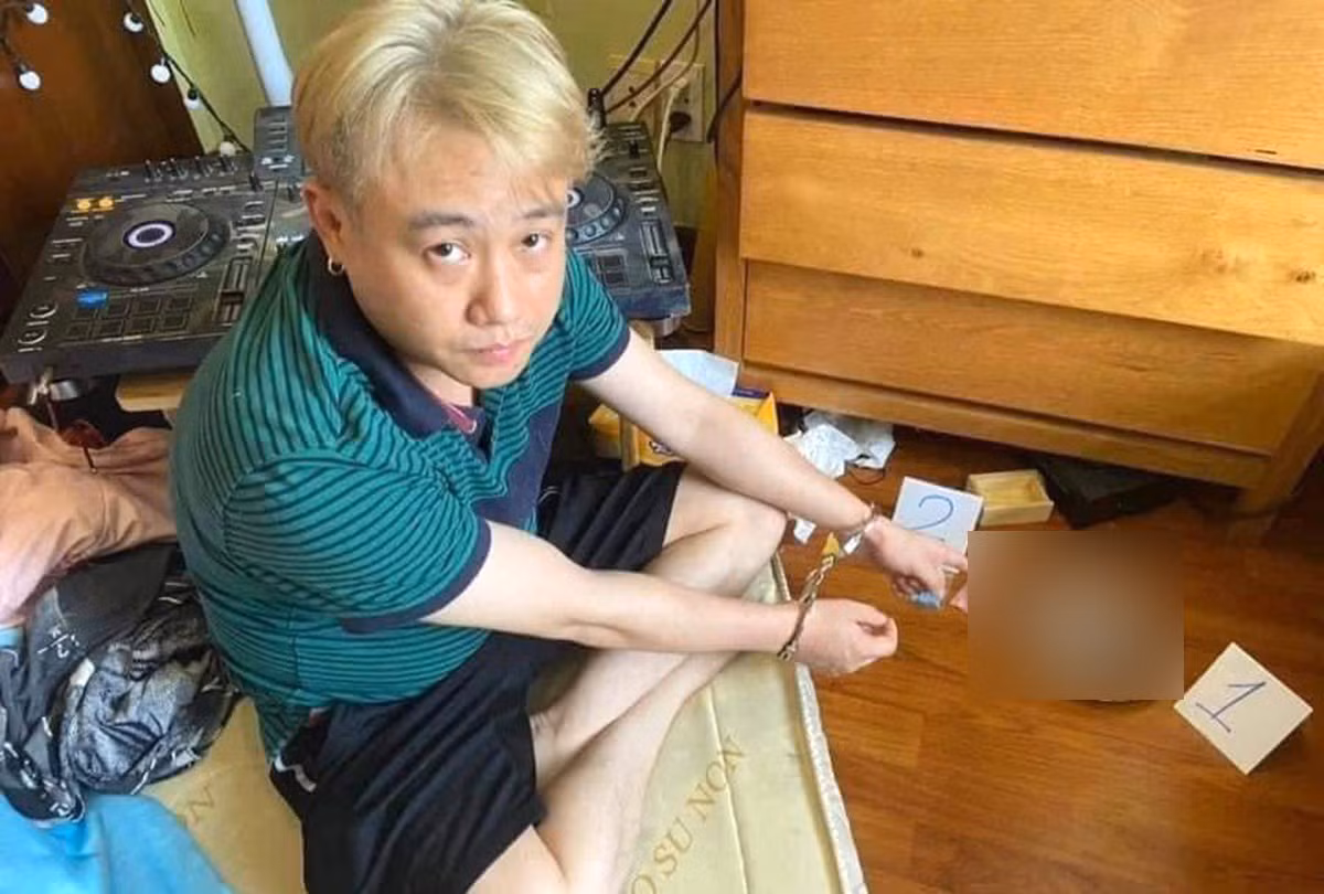 Hữu Tín là một trong những trường hợp bị khán giả Việt yêu cầu cấm hoạt động do dính líu ma túy.
