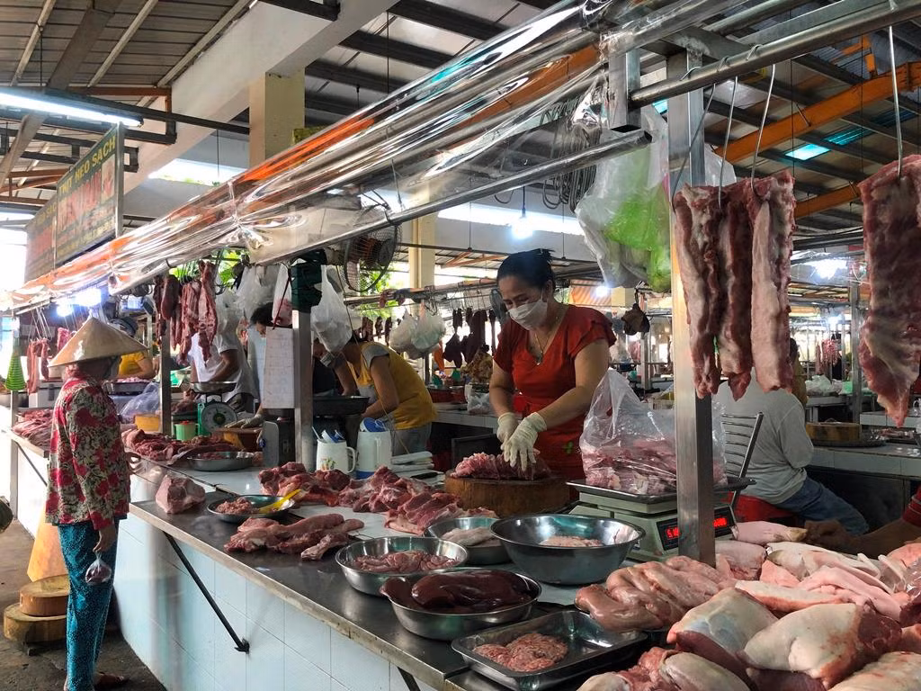 Thịt heo giá ổn định nhưng vắng khách mua