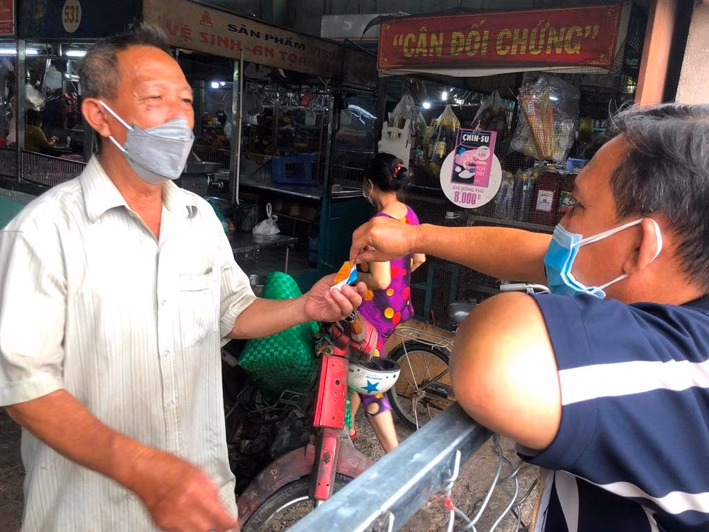 Ghi giấy sẵn để tiểu thương lấy hàng