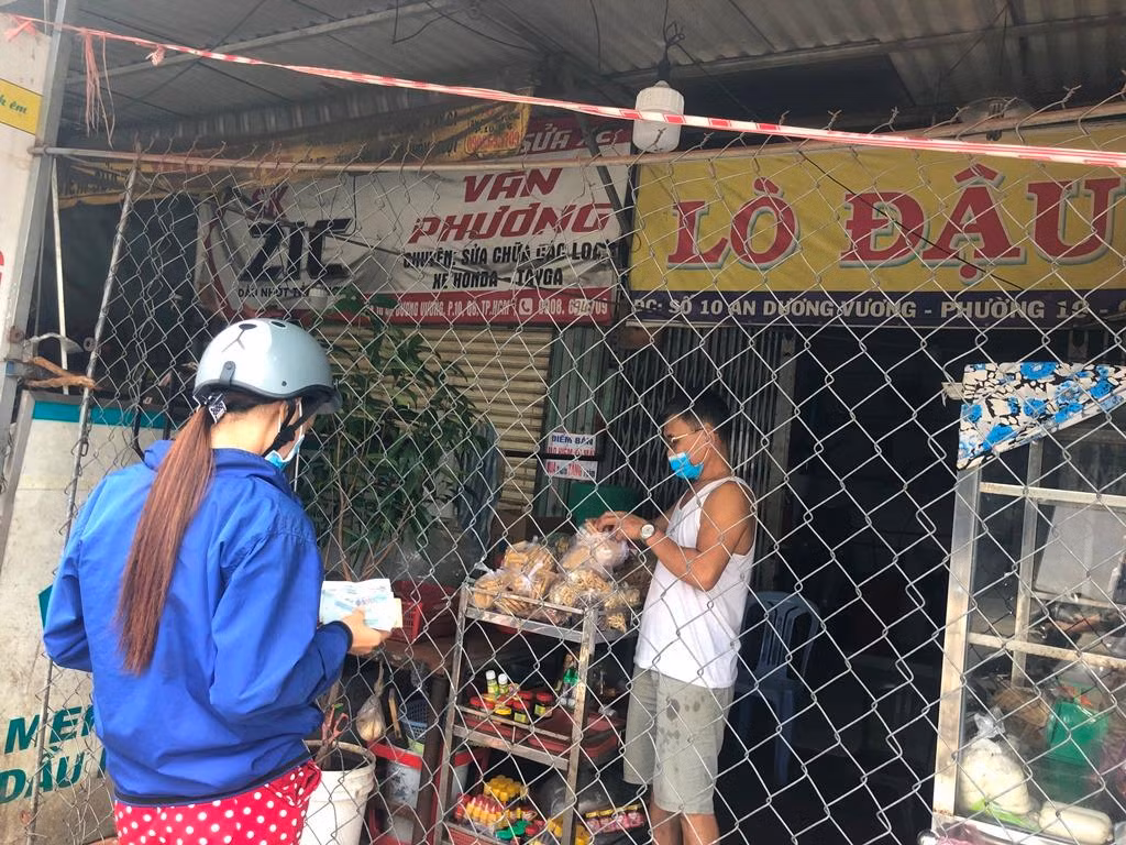 Lò đậu hủ này gần như không có đậu hủ tươi mà chỉ có đồ chay khô Lò đậu hủ này gần như không có đậu hủ tươi mà chỉ có đồ chay khô