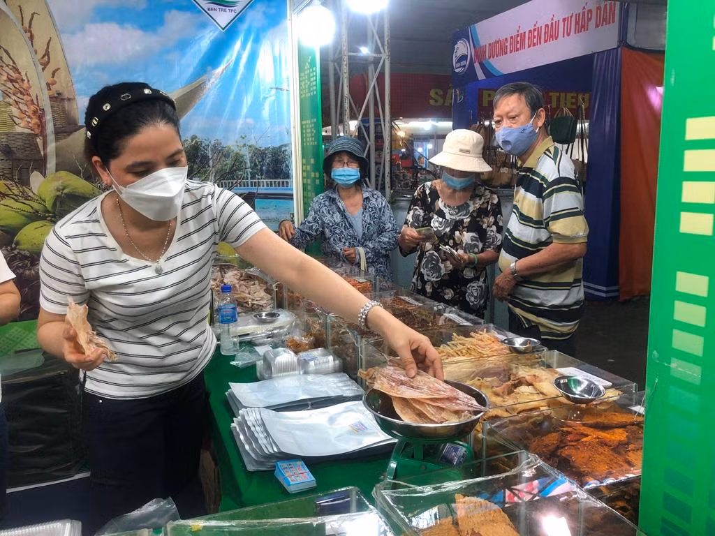 Đa số các mặt hàng bày bán đều giảm giá từ 10-20%, hoặc có giá thành rẻ hơn so với sản phẩm cùng loại bày bán tại cửa hàng.