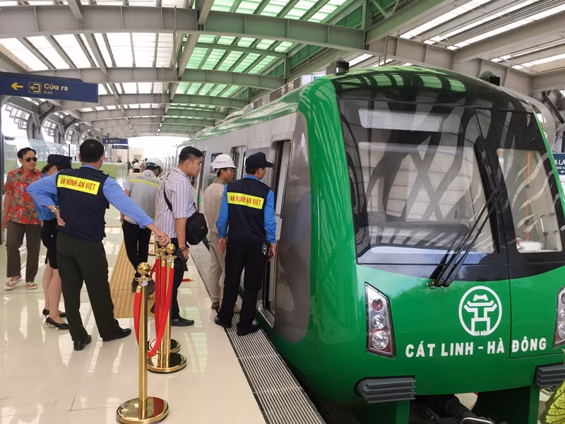 Tàu Cát Linh - Hà Đông vận hành xuyên Tết.