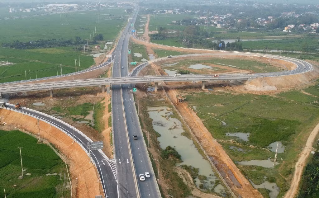 Ngày 19/4, cả hai công trình mới được thông báo cho phương tiện ô tô lưu thông.